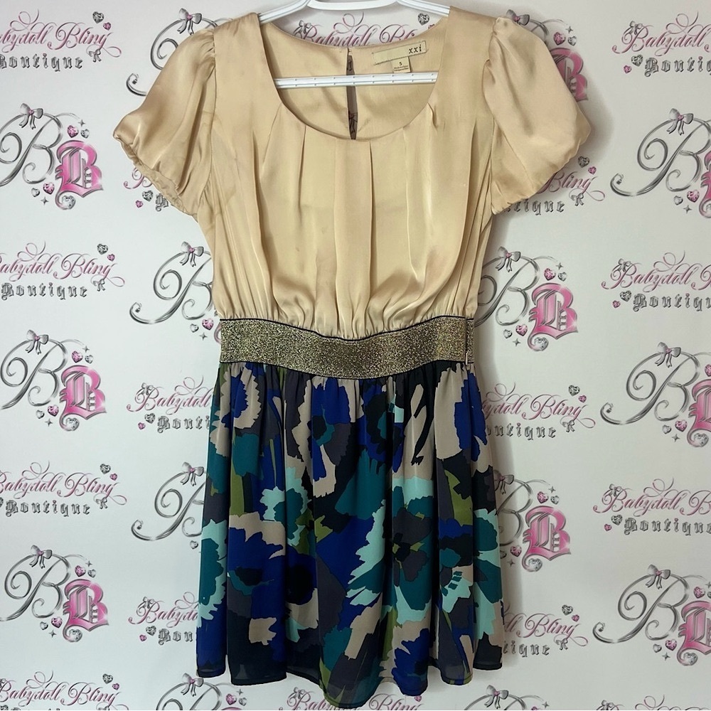 Forever 21 dress shiny Stylish Dress with Cream and Blue Pattern gold waist belt